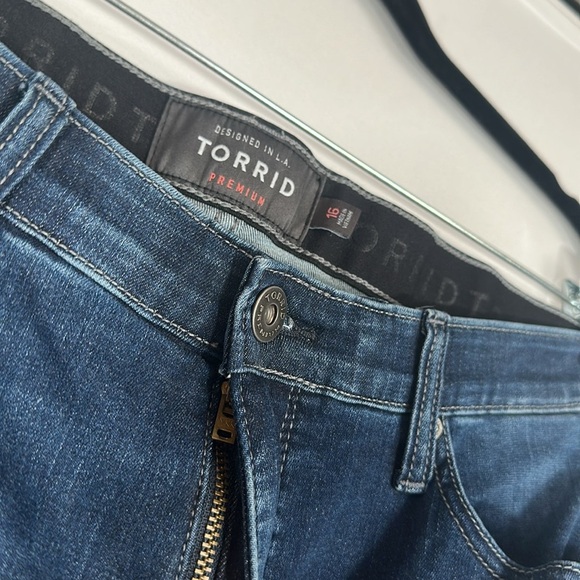 Torrid Sky High Skinny Bermuda Denim Dark Wash Shorts - Picture 4 of 11